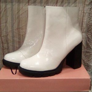 Wild Pair Vanessa White Patent Block Heel Ankle Boots Size 10